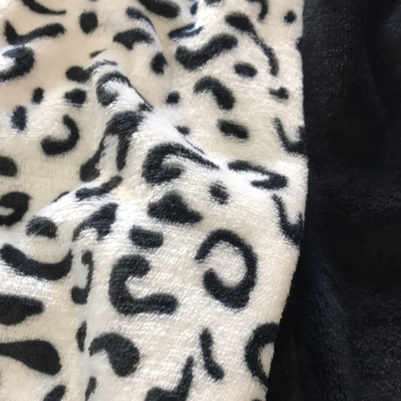 3 items,Boy clothes,sweatshirt size 120(5),& animal print size 4-5,shirt size 4 - Picture 2 of 5